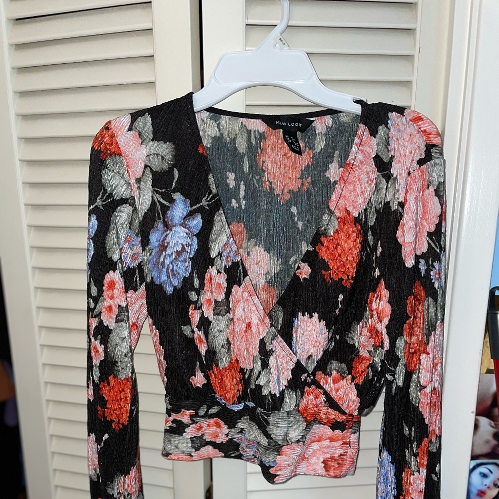 New Look Floral Crop Top Low Cut Neckline Women's Small